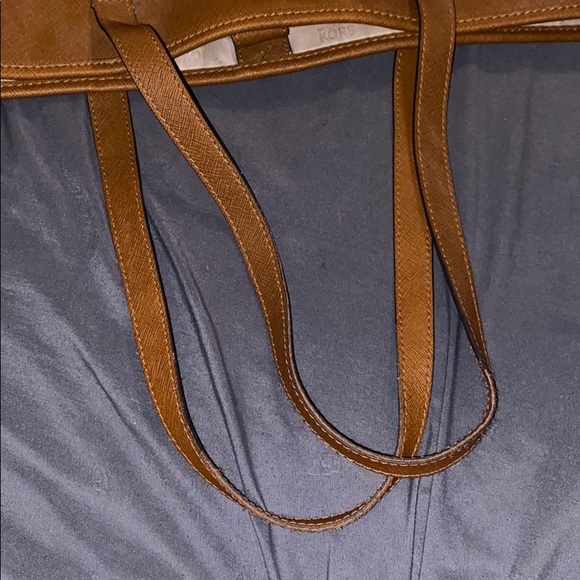 Michael Kors matching set with purse and wallet - Picture 2 of 8